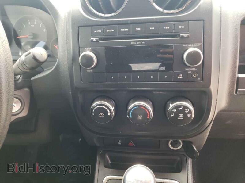2011 Jeep COMPASS (VIN 1J4NT1FA3BD248512) — photo 9 of 10
