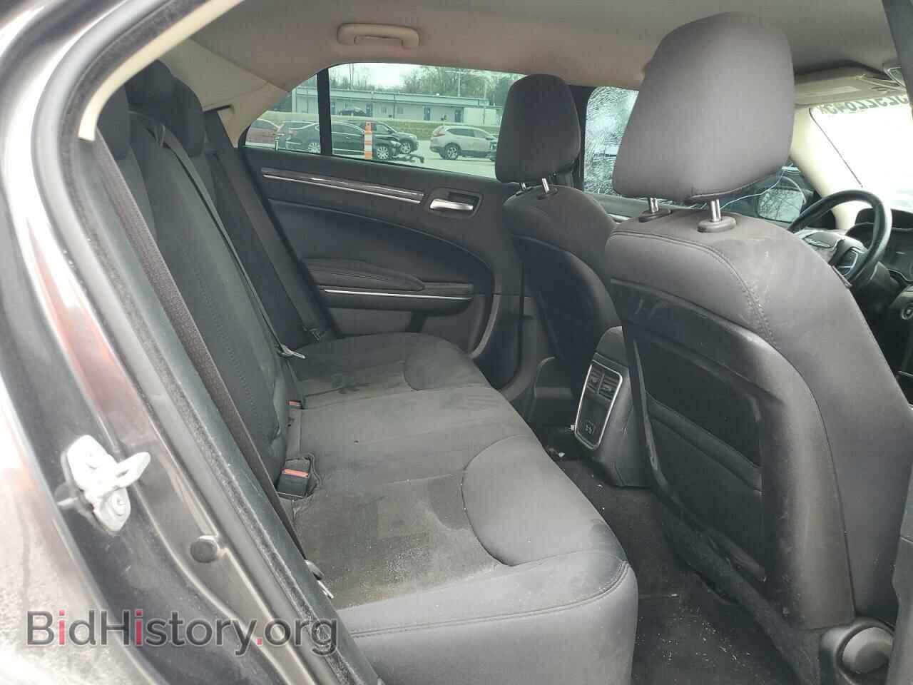 2019 CHRYSLER 300 - VIN: 2C3CCAAG3KH663927 - Фото 10