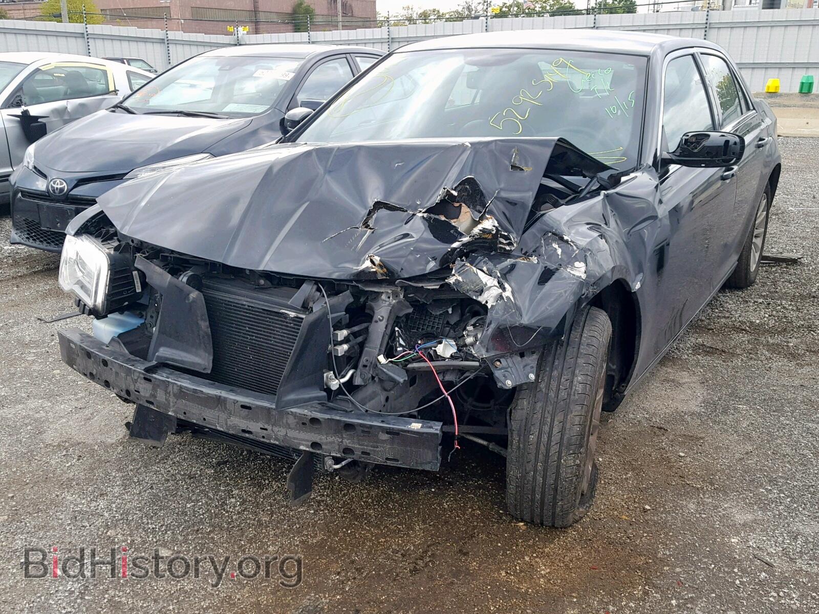 2014 CHRYSLER 300 - VIN: 2C3CCAAG2EH263040 - Фото 2
