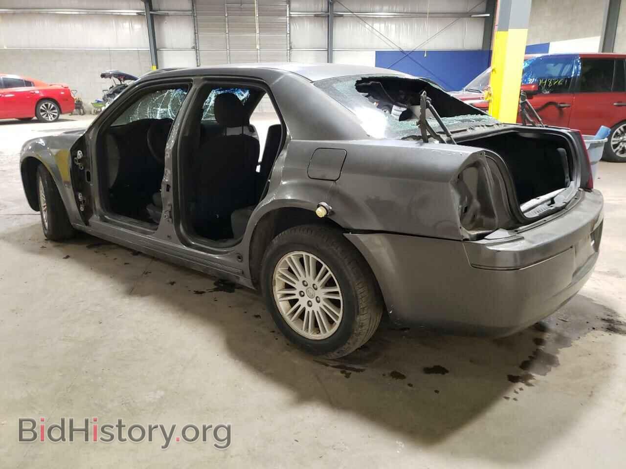2009 CHRYSLER 300 - VIN: 2C3KA43D89H528295 - Фото 2