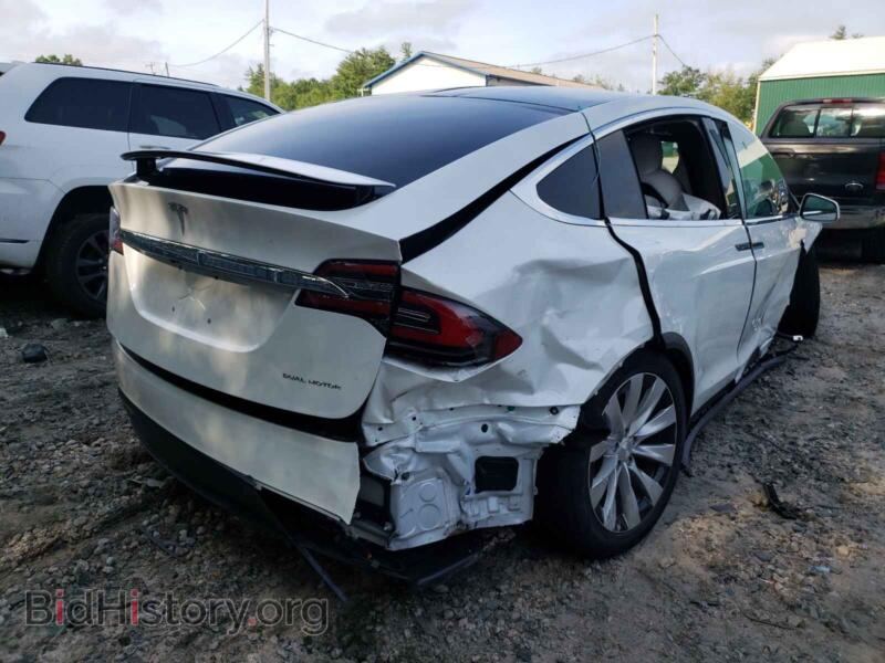2020 Tesla MODEL X (VIN 5YJXCDE2XLF263903) — фото 4 из 10