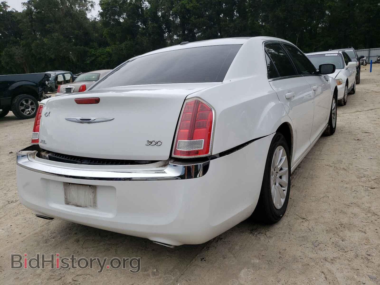 2014 CHRYSLER 300 - VIN: 2C3CCAAG3EH373045 - Фото 4