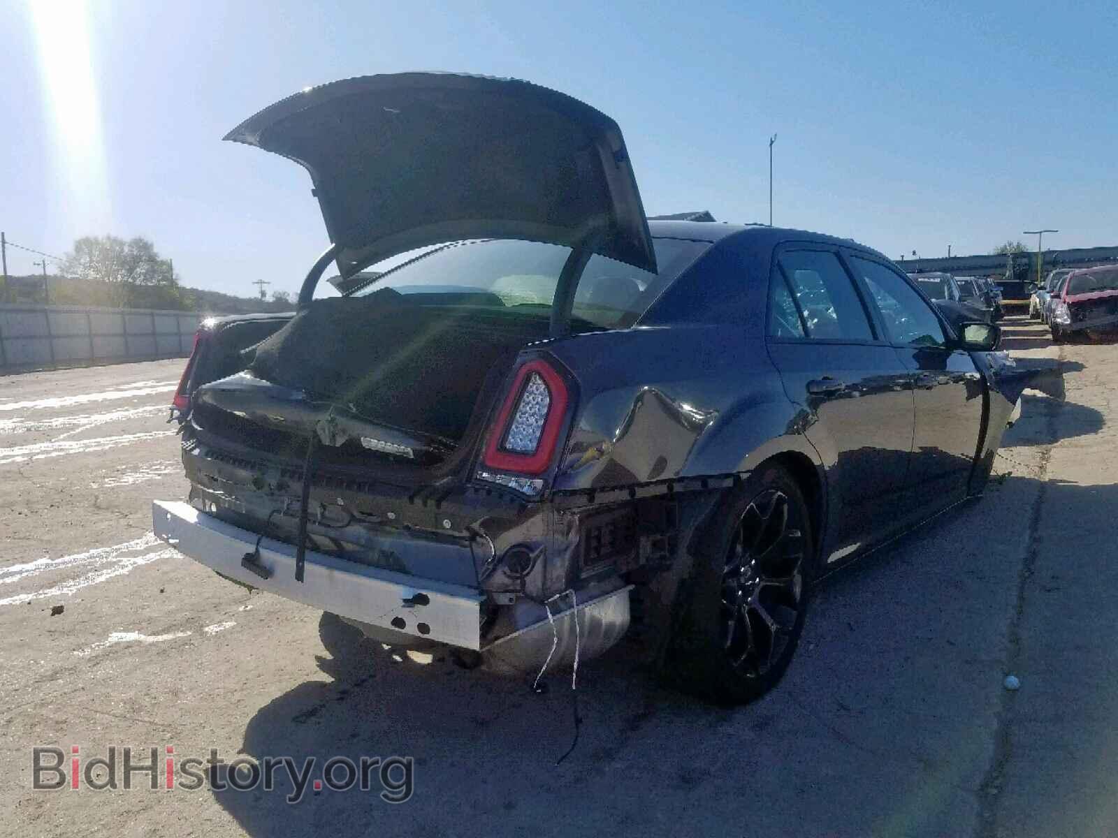 2019 CHRYSLER 300 - VIN: 2C3CCABG0KH555540 - Фото 4