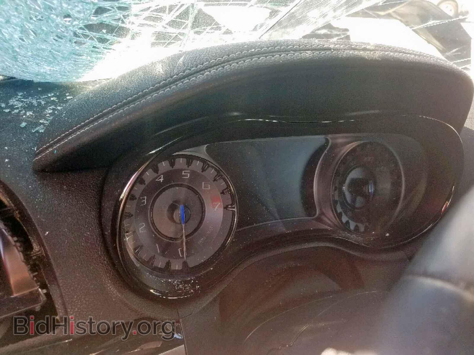 2019 CHRYSLER 300 - VIN: 2C3CCABG0KH555540 - Фото 8