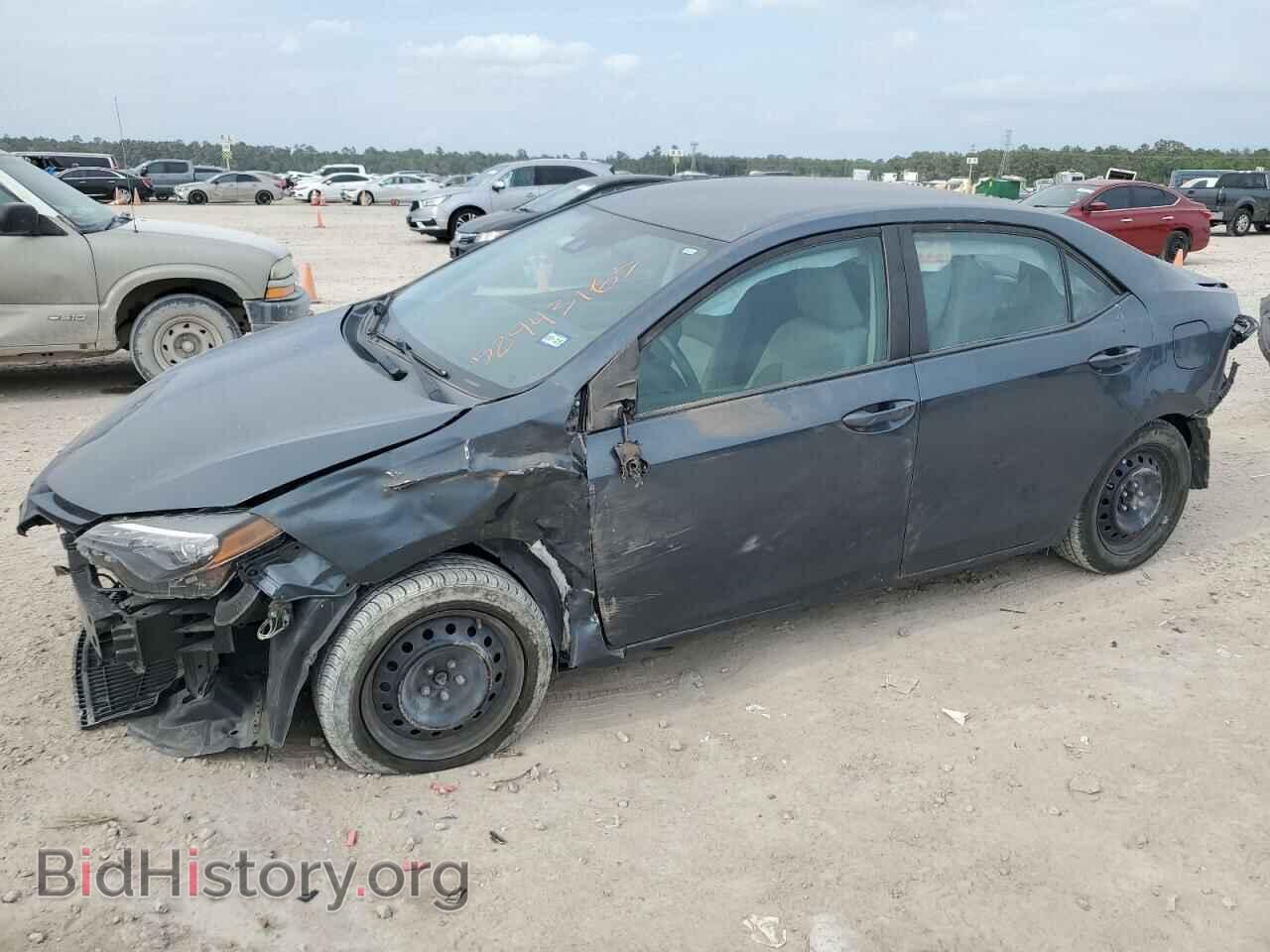 Photo 5YFBURHE0JP794880 - TOYOTA COROLLA 2018