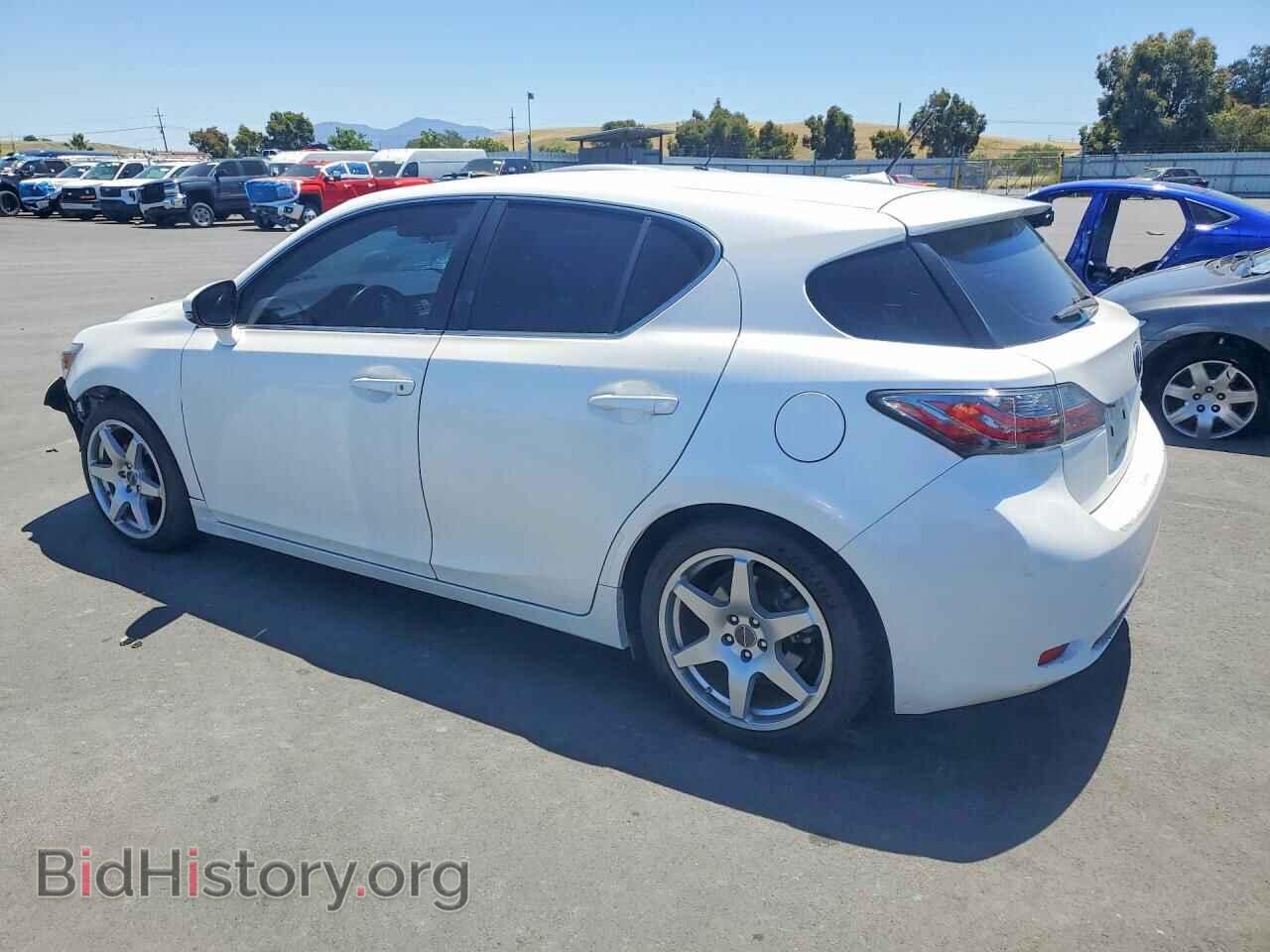 2011 LEXUS CT 200 - VIN: JTHKD5BH8B2039101 - Photo 2