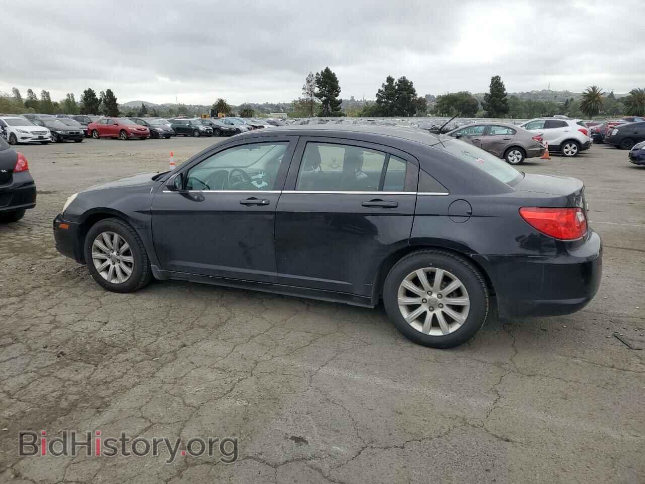 2010 CHRYSLER SEBRING - VIN: 1C3CC5FB5AN172298 - Фото 2