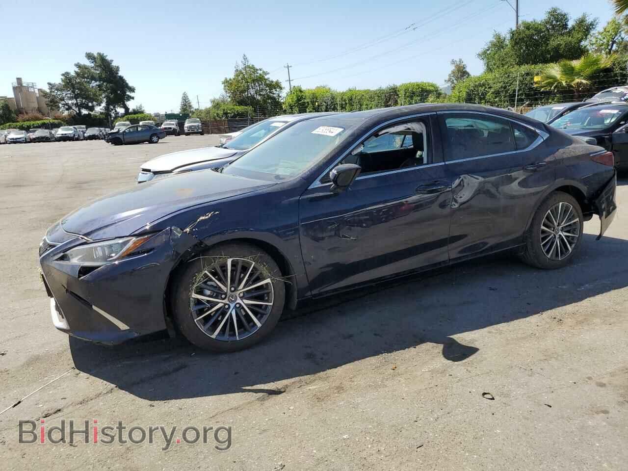 Photo 58ADA1C15RU040285 - LEXUS ES300 2024