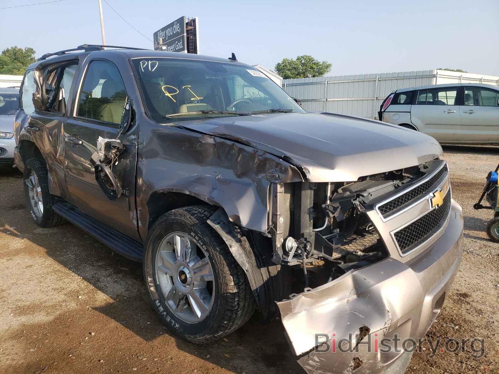 Photo 1GNSKBE08DR323809 - CHEVROLET TAHOE 2013