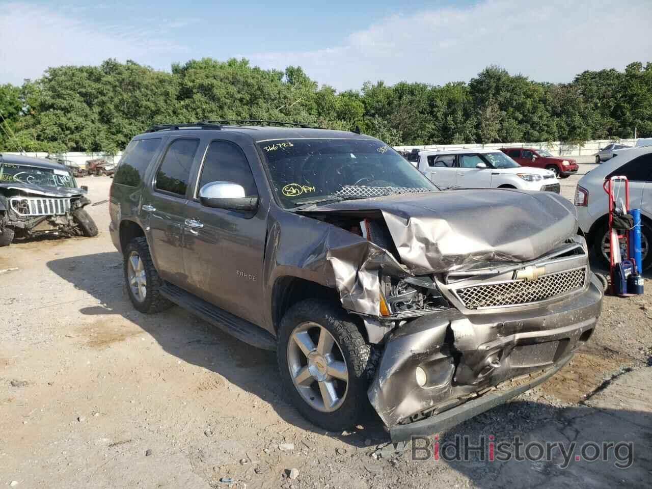 Photo 1GNSKAE05BR366723 - CHEVROLET TAHOE 2011