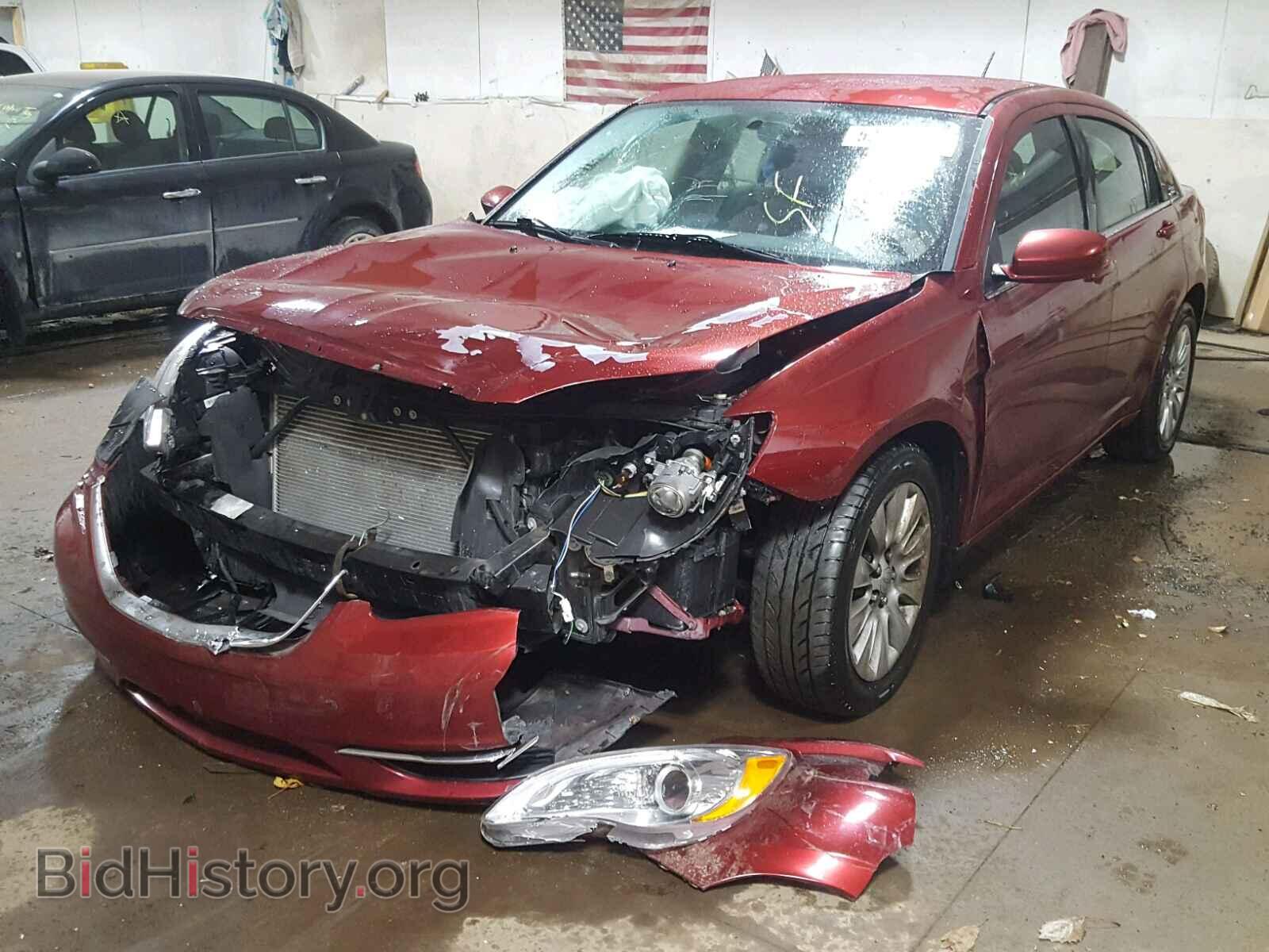 2013 CHRYSLER 200 - VIN: 1C3CCBAG9DN723662 - Фото 2