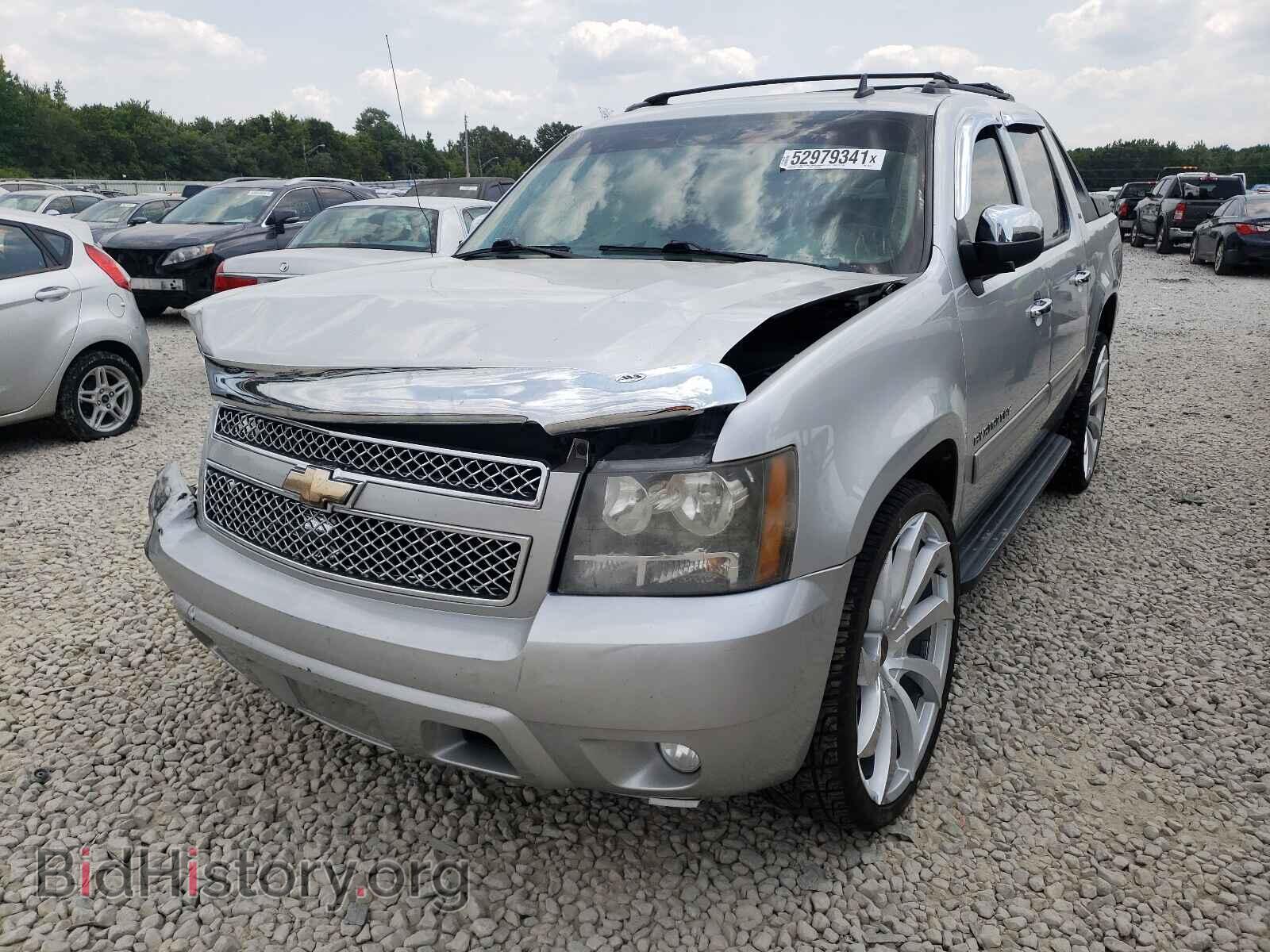 2011 CHEVROLET AVALANCHE - VIN: 3GNMCFE02BG108470 - Фото 2