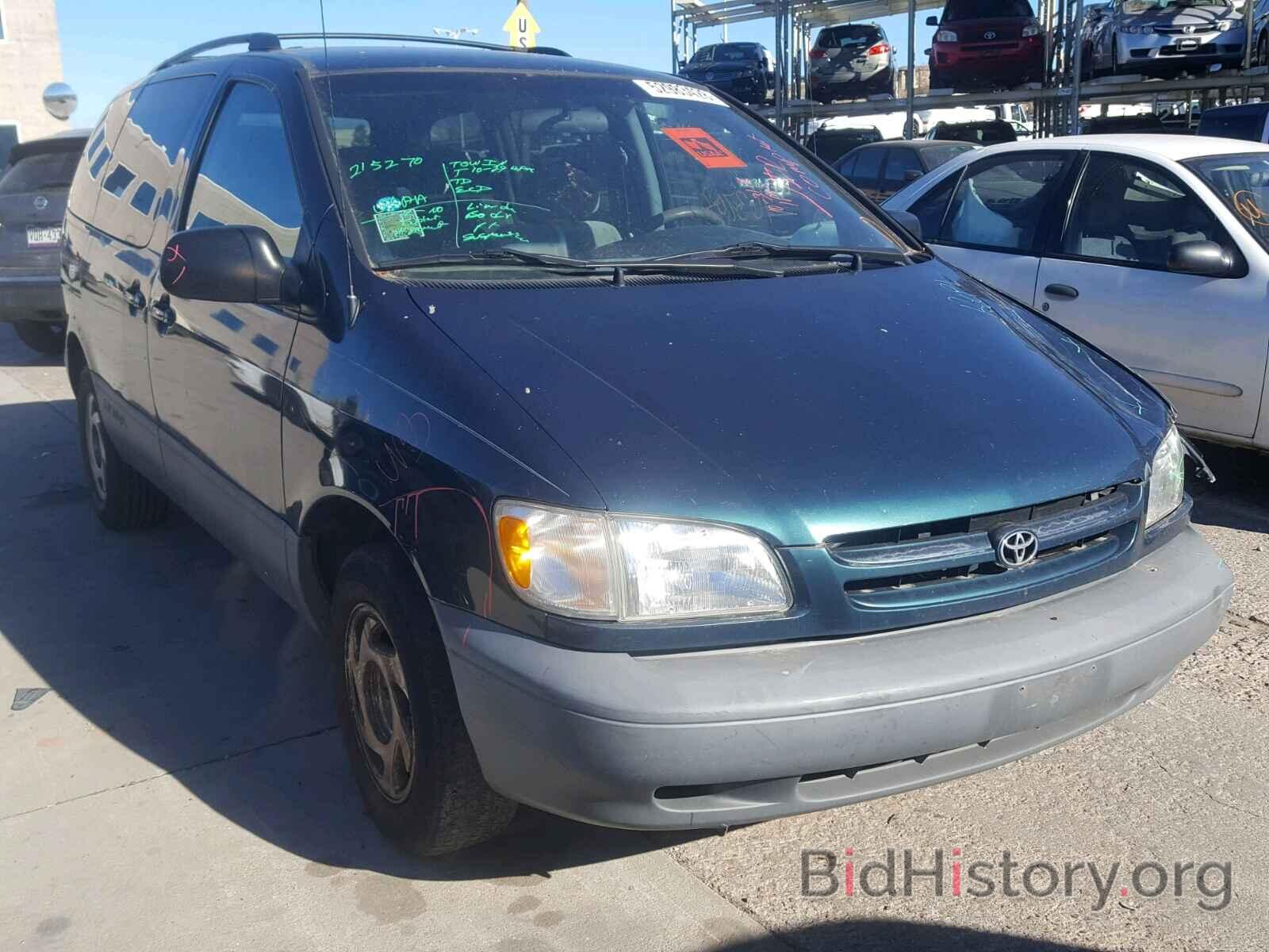 Photo 4T3ZF13C7WU033745 - TOYOTA SIENNA LE 1998