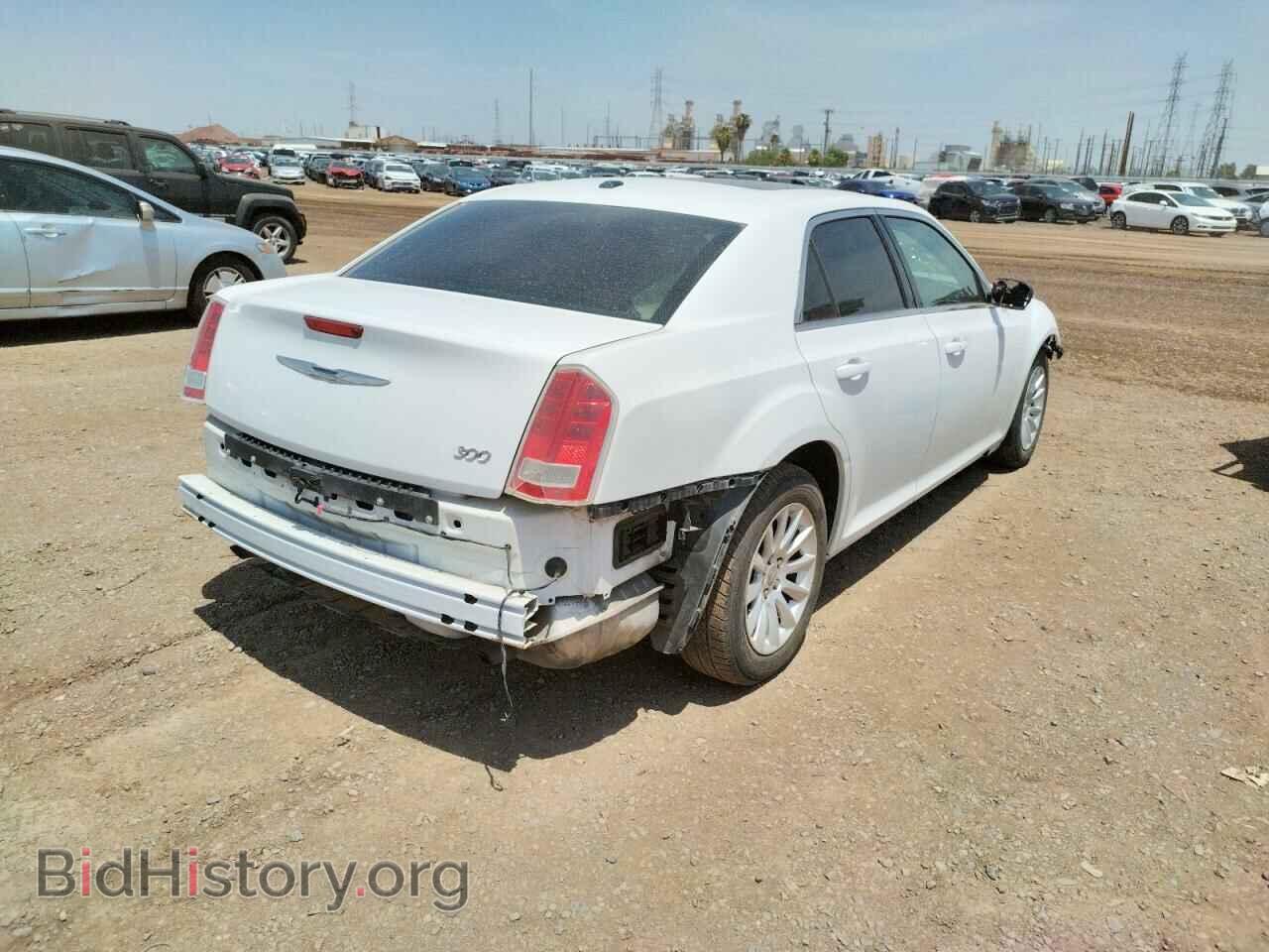 2014 CHRYSLER 300 - VIN: 2C3CCAAG0EH322859 - Фото 4
