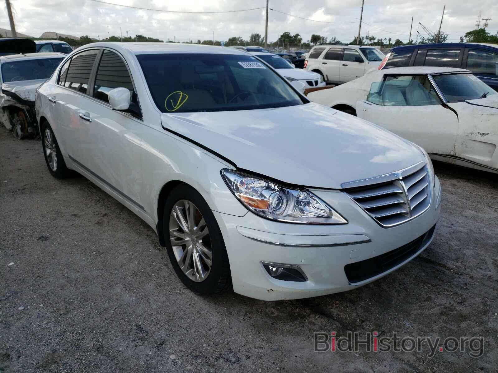 Photo KMHGC4DF4BU140734 - HYUNDAI GENESIS 2011