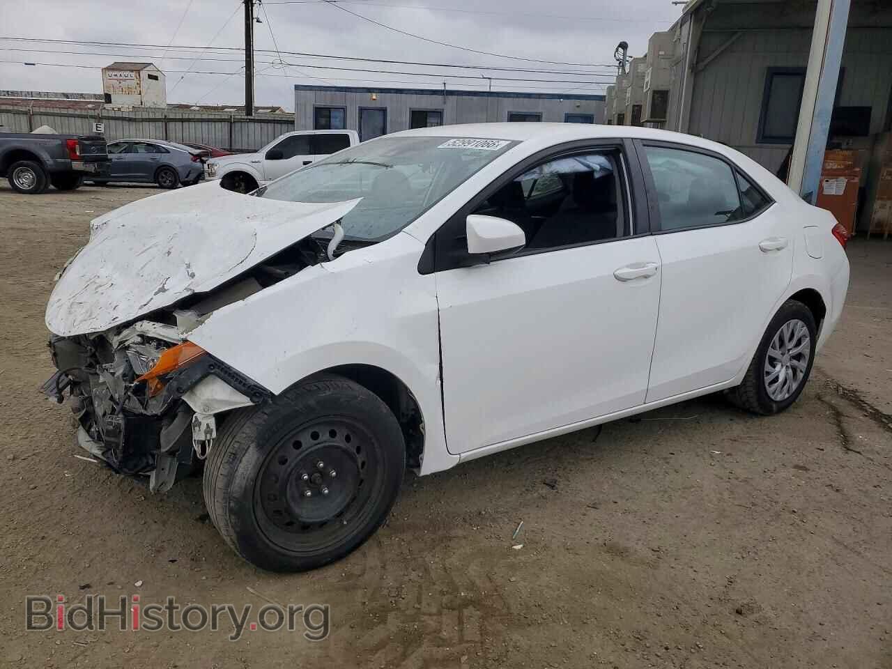 Photo 5YFBURHE1HP723956 - TOYOTA COROLLA 2017