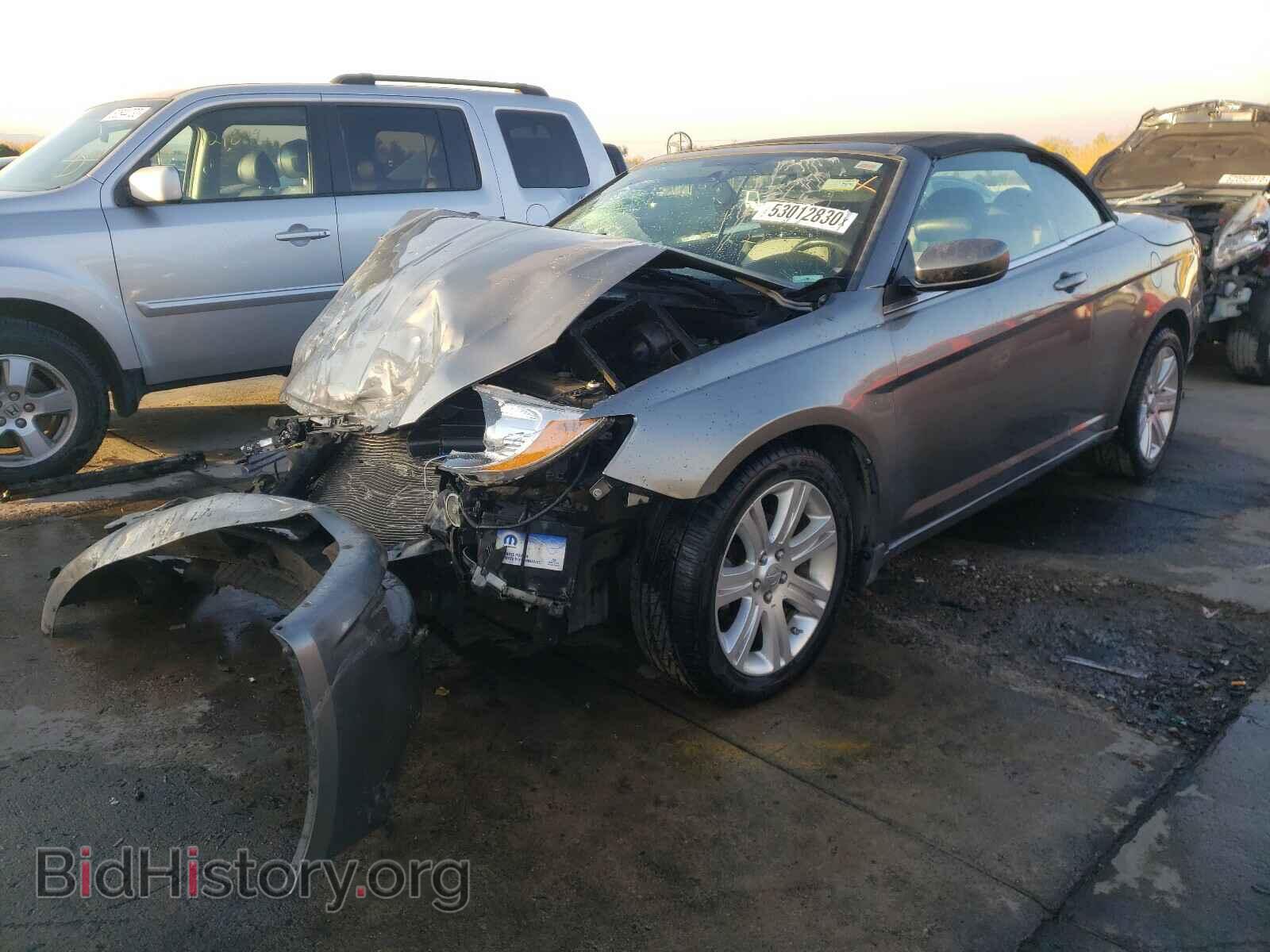 2013 CHRYSLER 200 - VIN: 1C3BCBEB0DN755538 - Фото 2