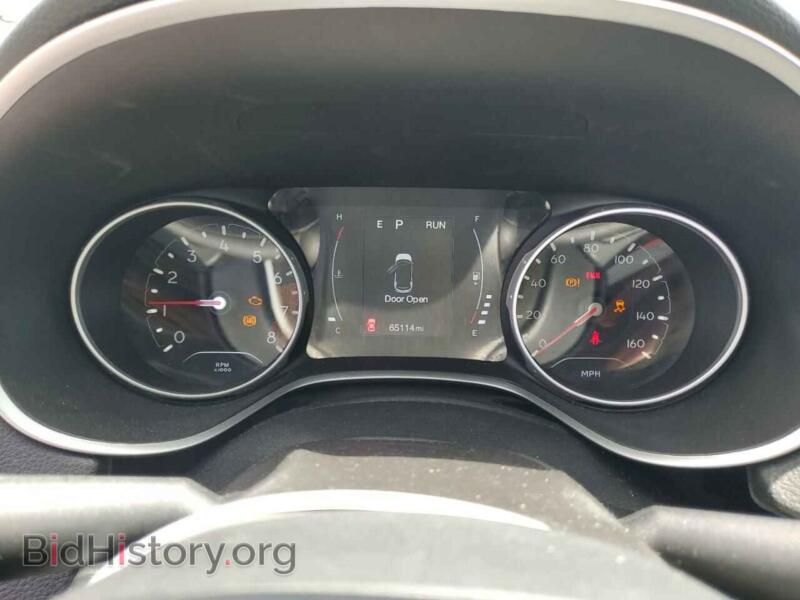 2020 Jeep COMPASS (VIN 3C4NJCBB1LT236568) — photo 9 of 13