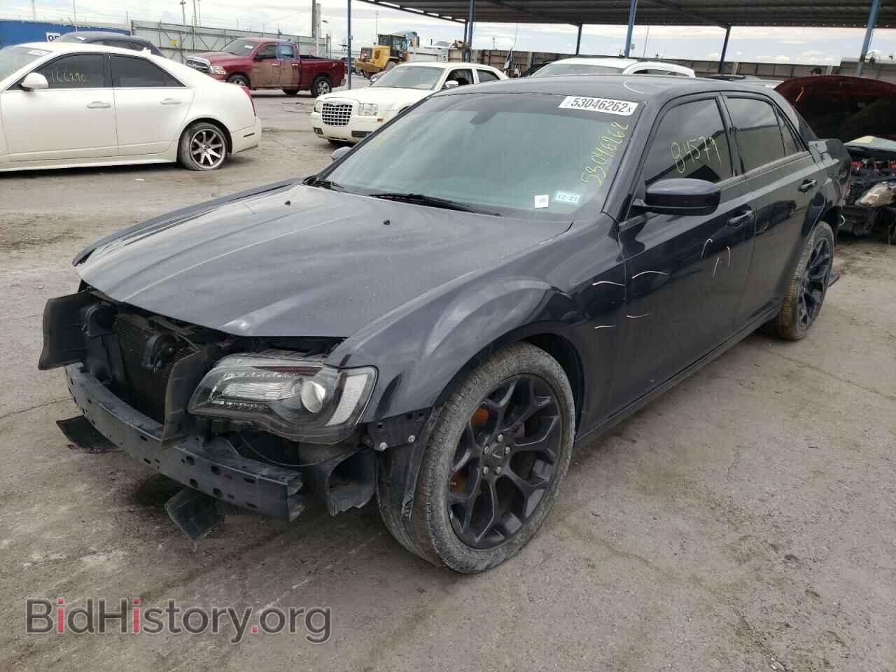 2019 CHRYSLER 300 - VIN: 2C3CCABG0KH516723 - Фото 2