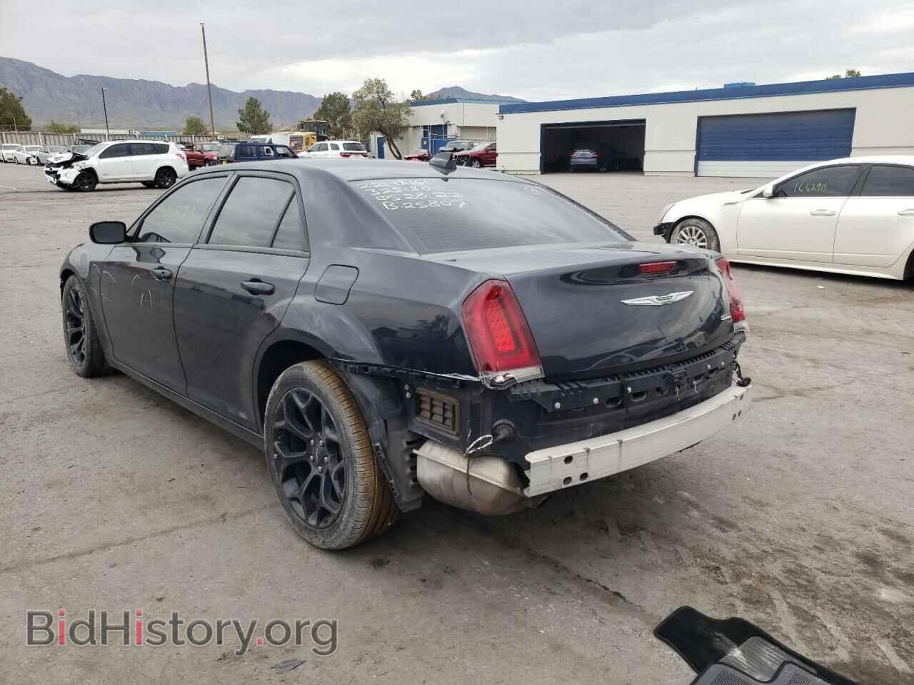 2019 CHRYSLER 300 - VIN: 2C3CCABG0KH516723 - Фото 3