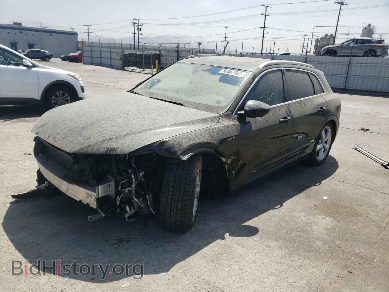 2019 AUDI E-TRON - VIN: WA1LAAGE6KB024256 - Photo 2