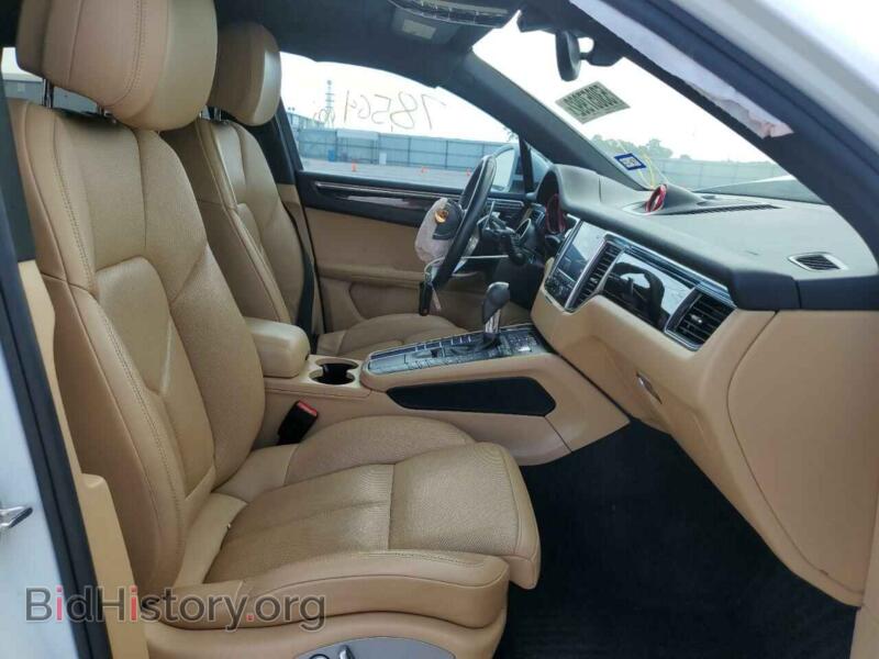 2017 Porsche MACAN (VIN WP1AA2A59HLB05605) — photo 5 of 10
