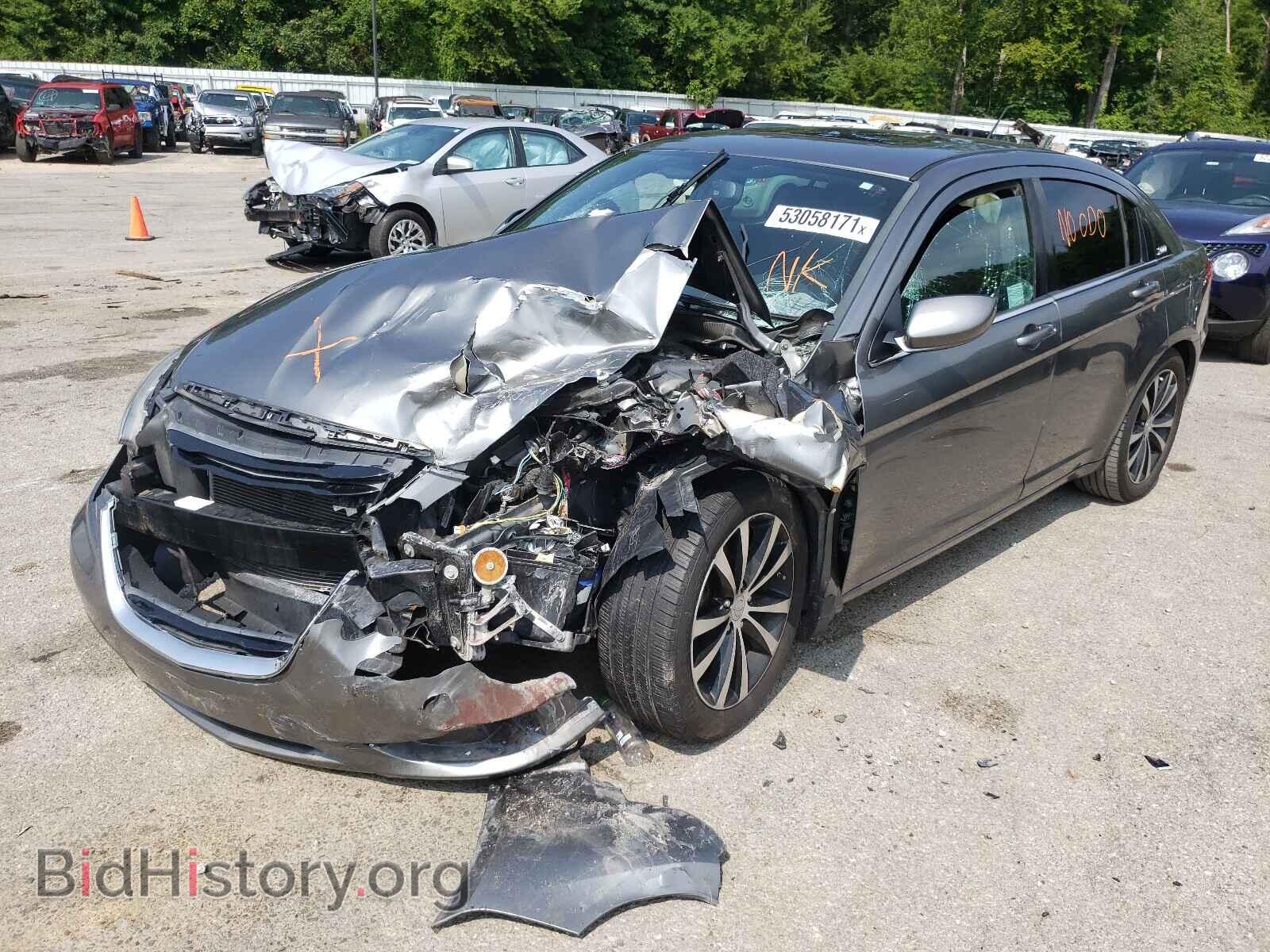 2013 CHRYSLER 200 - VIN: 1C3CCBBG9DN716404 - Фото 2