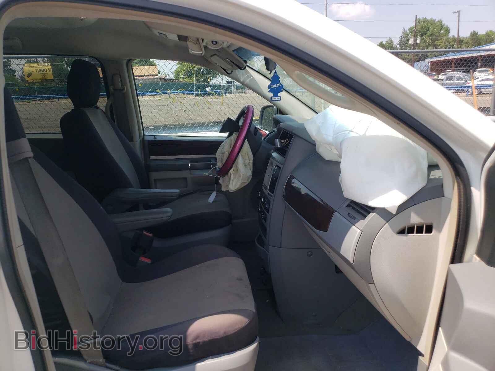 2010 CHRYSLER MINIVAN - VIN: 2A4RR2D15AR442379 - Фото 5
