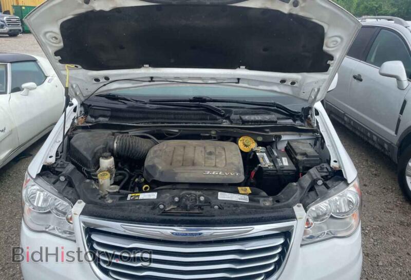 2016 Chrysler MINIVAN (VIN 2C4RC1BG0GR142511) — photo 7 of 10