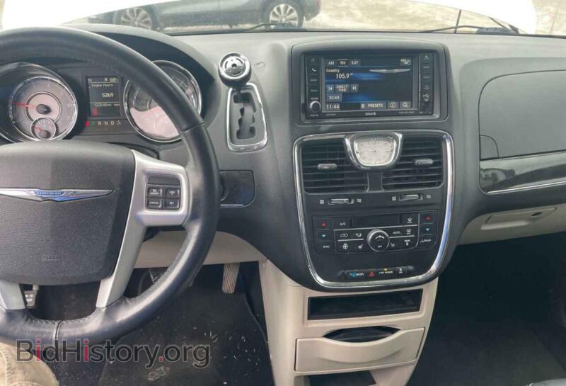 2016 Chrysler MINIVAN (VIN 2C4RC1BG0GR142511) — photo 9 of 10