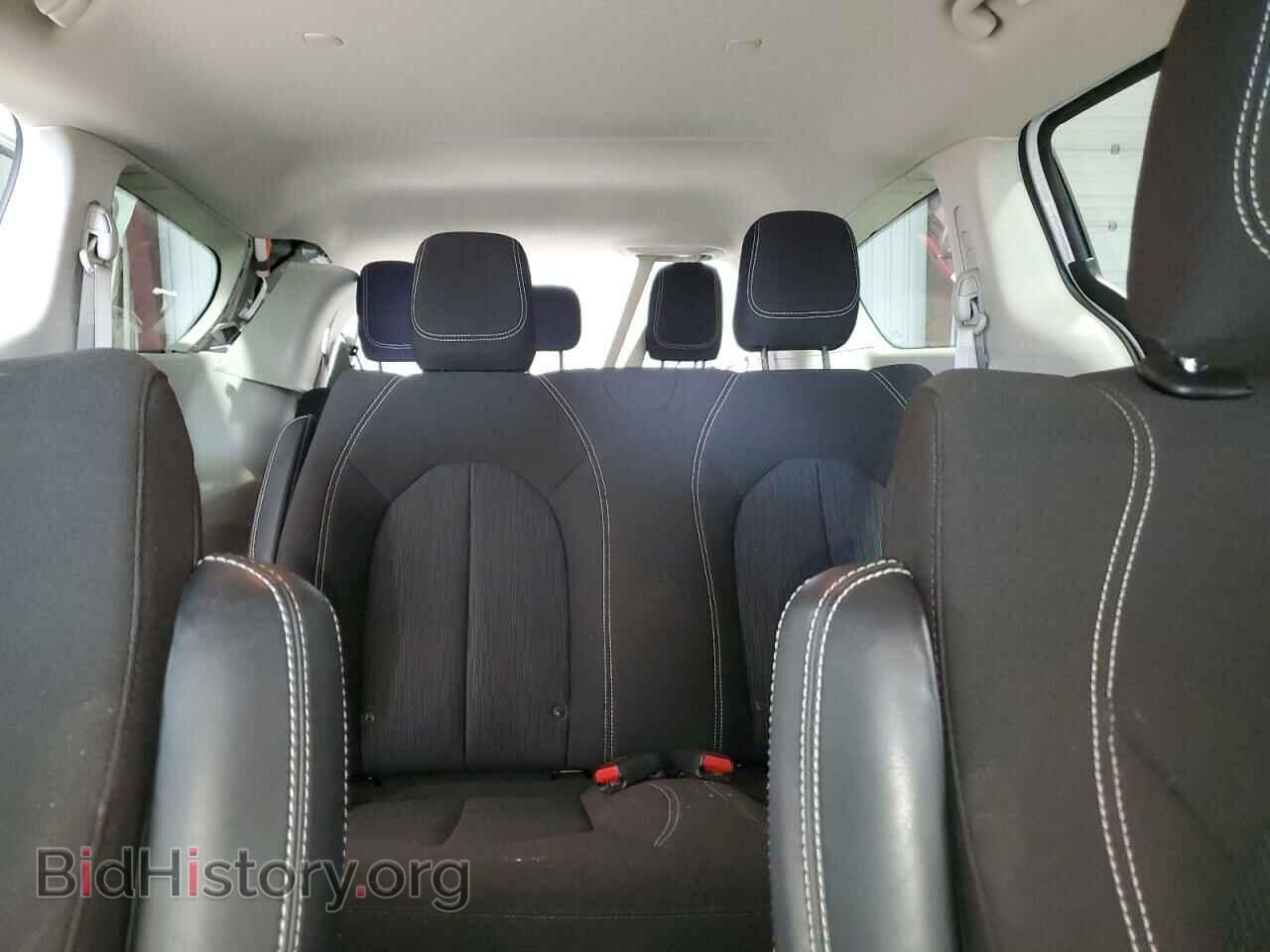 2020 CHRYSLER All Models - VIN: 2C4RC1AGXLR245463 - Photo 10