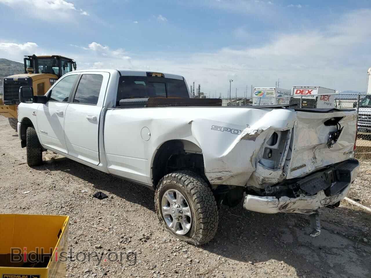 2023 RAM 3500 - VIN: 3C63R3HL0PG660488 - Photo 2