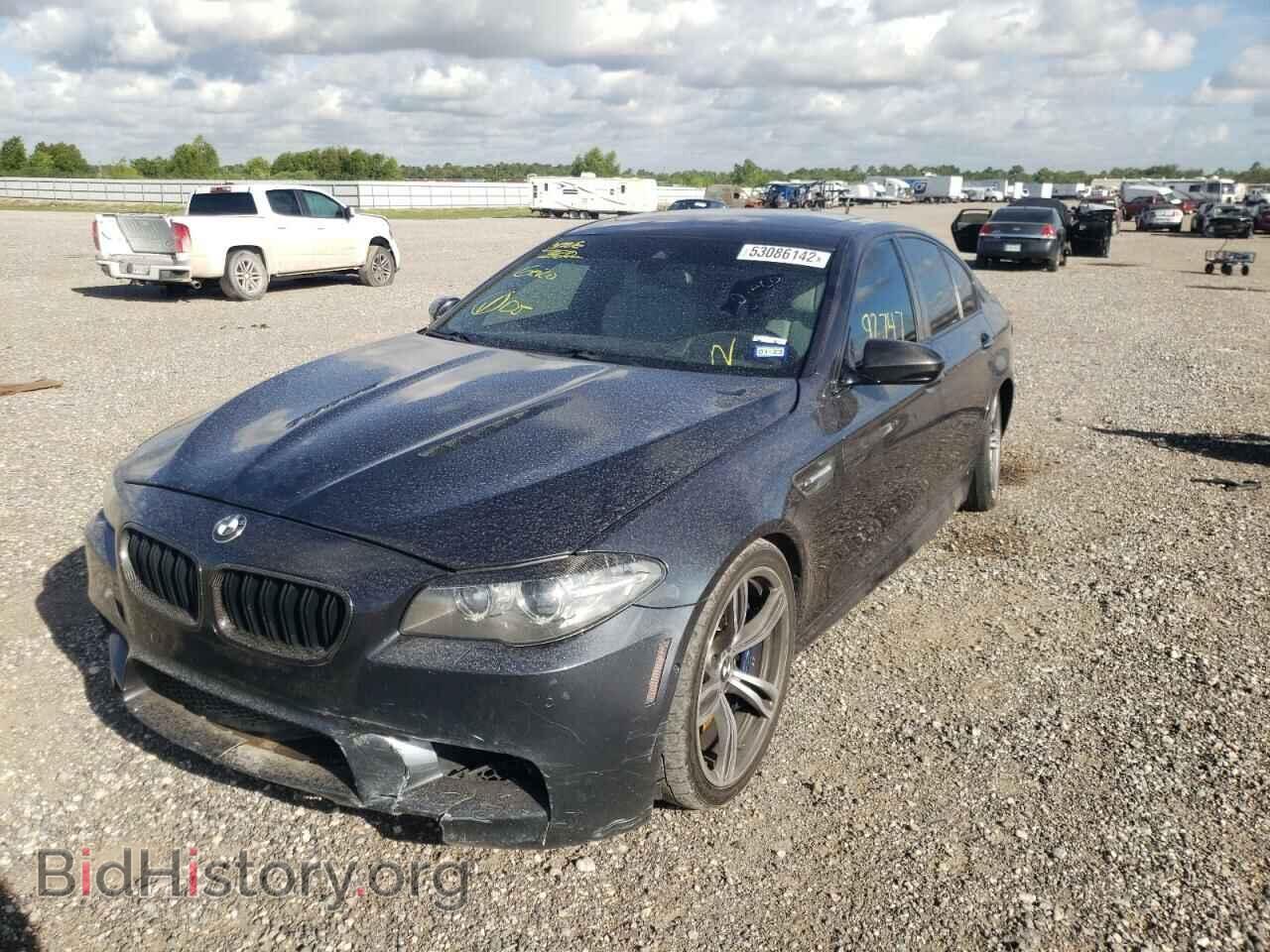2014 BMW M5 - VIN: WBSFV9C55ED593385 - Фото 2