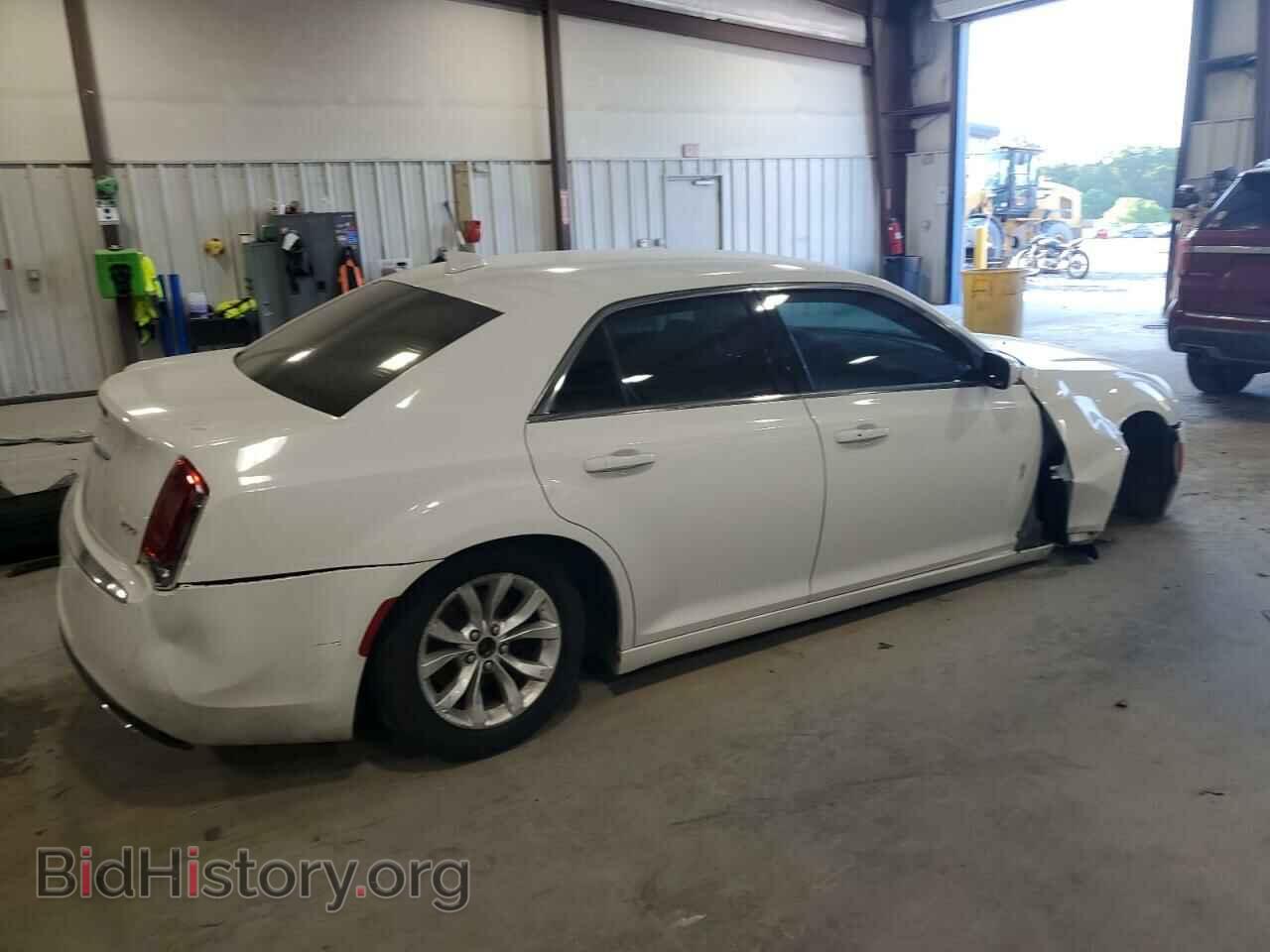 2016 CHRYSLER 300 - VIN: 2C3CCAAG0GH219573 - Фото 3
