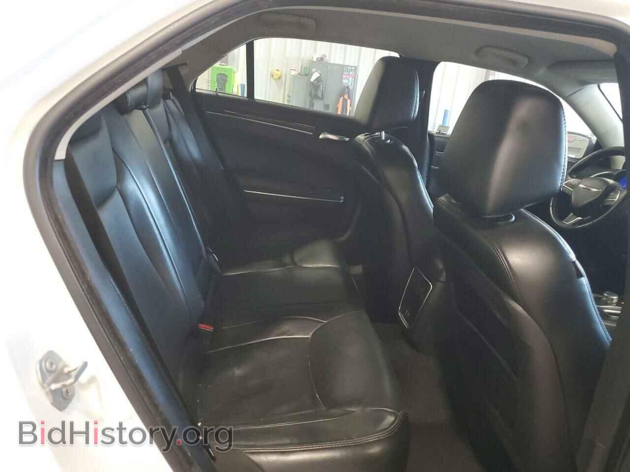 2016 CHRYSLER 300 - VIN: 2C3CCAAG0GH219573 - Фото 10