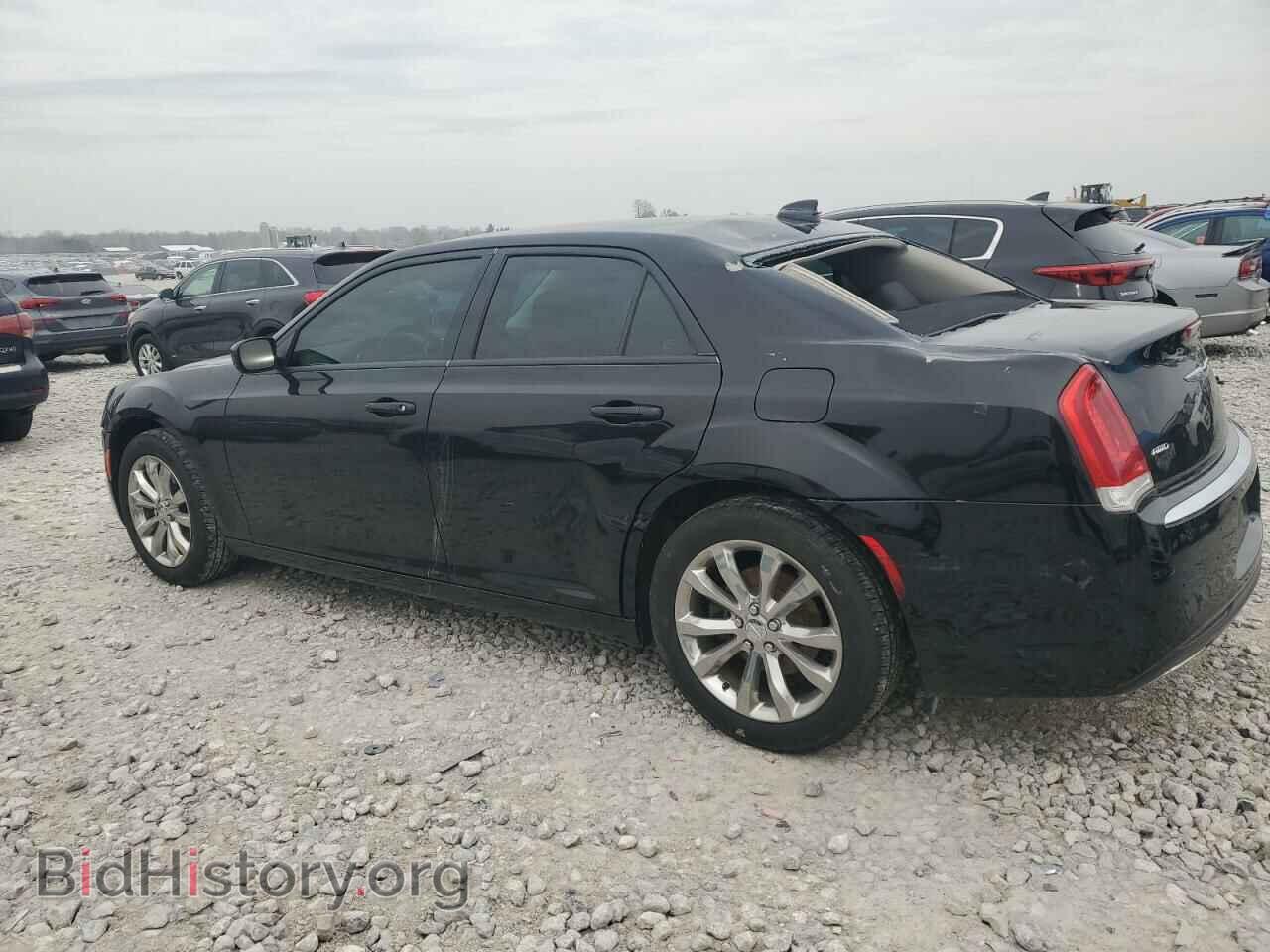2018 CHRYSLER 300 - VIN: 2C3CCARG8JH324888 - Фото 2