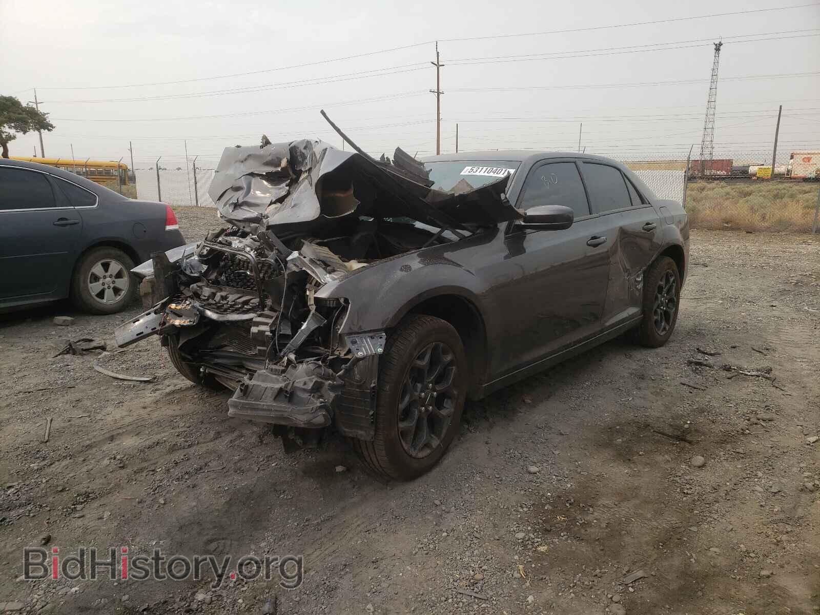 2019 CHRYSLER 300 - VIN: 2C3CCAGG1KH569102 - Фото 2