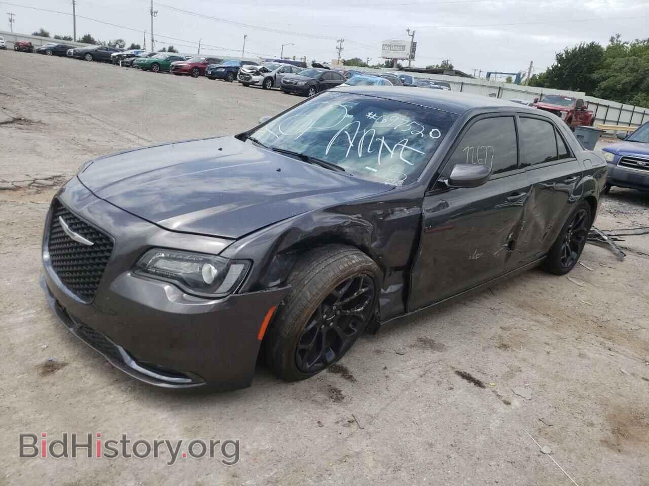 2019 CHRYSLER 300 - VIN: 2C3CCABG2KH697520 - Фото 2