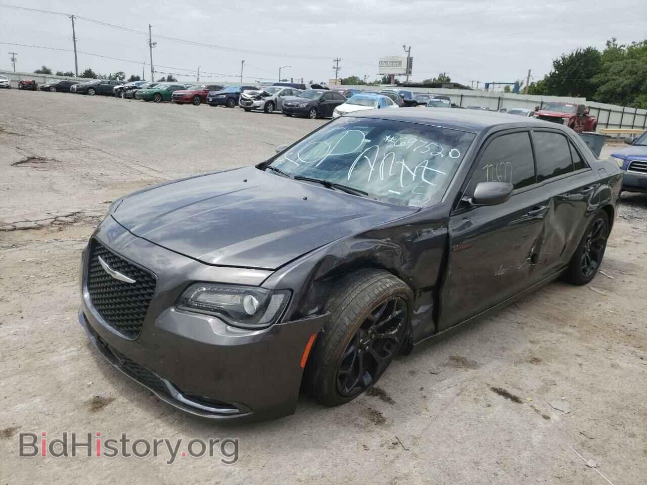2019 CHRYSLER 300 - VIN: 2C3CCABG2KH697520 - Фото 9