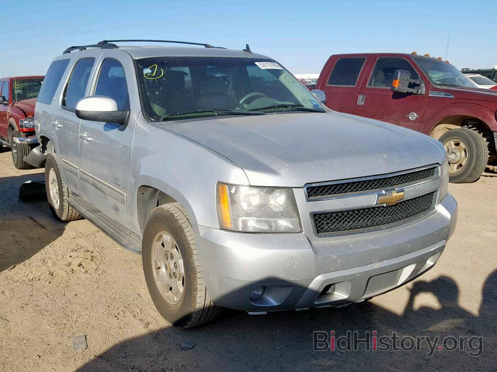 Photo 1GNSCBE06BR171443 - CHEVROLET TAHOE C150 2011