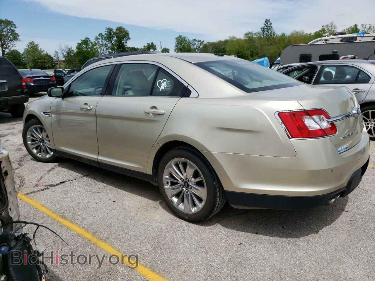 2011 FORD TAURUS - VIN: 1FAHP2FW8BG140979 - Фото 2