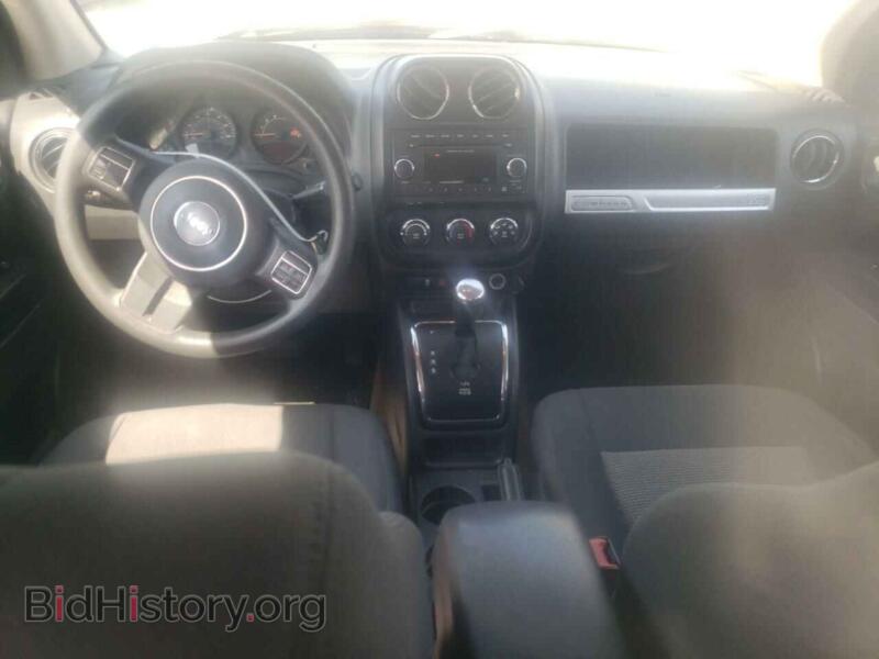 2014 Jeep COMPASS (VIN 1C4NJDBB0ED538285) — photo 8 of 13