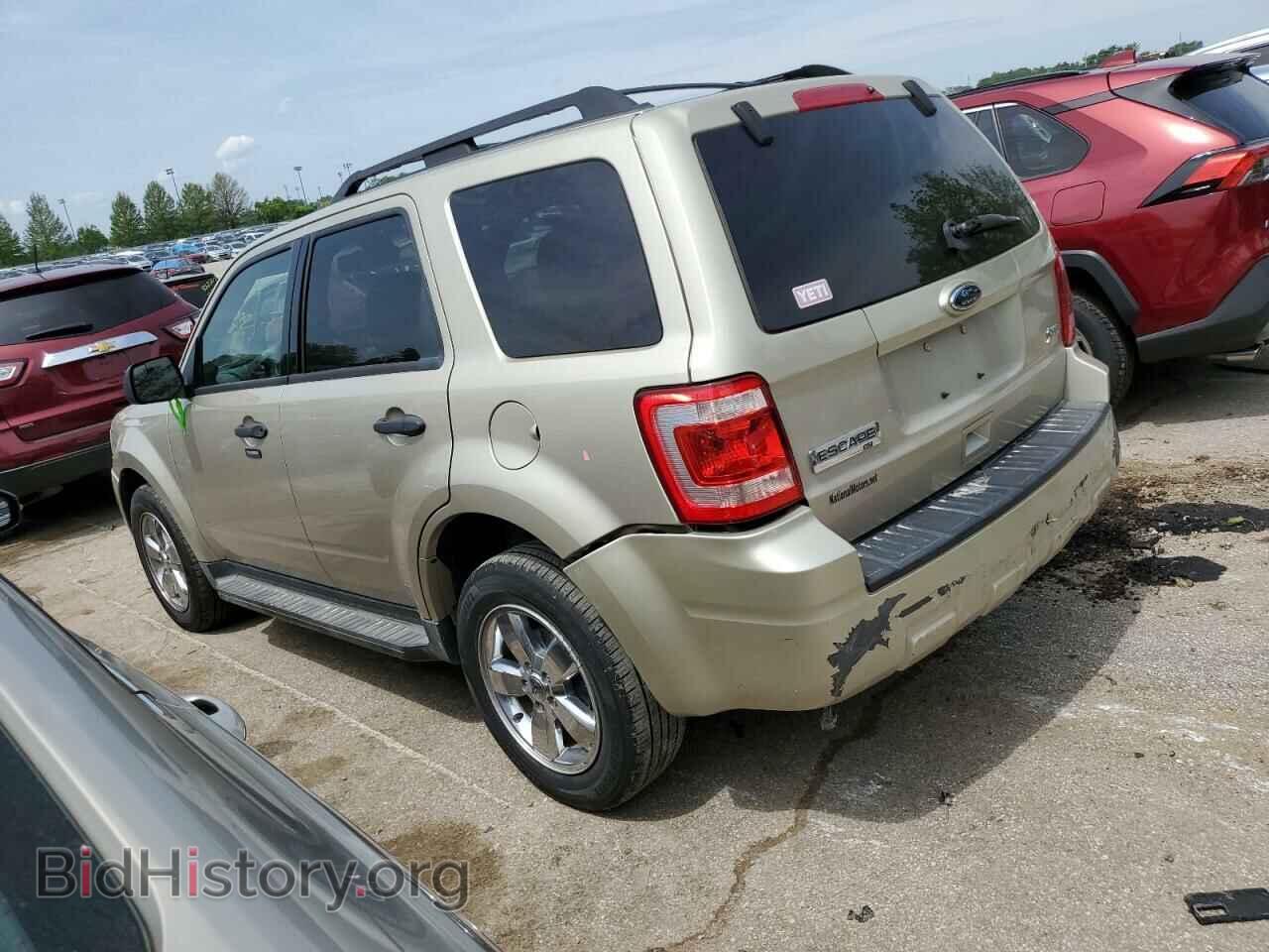 2011 FORD ESCAPE - VIN: 1FMCU0DG3BKA19198 - Фото 2