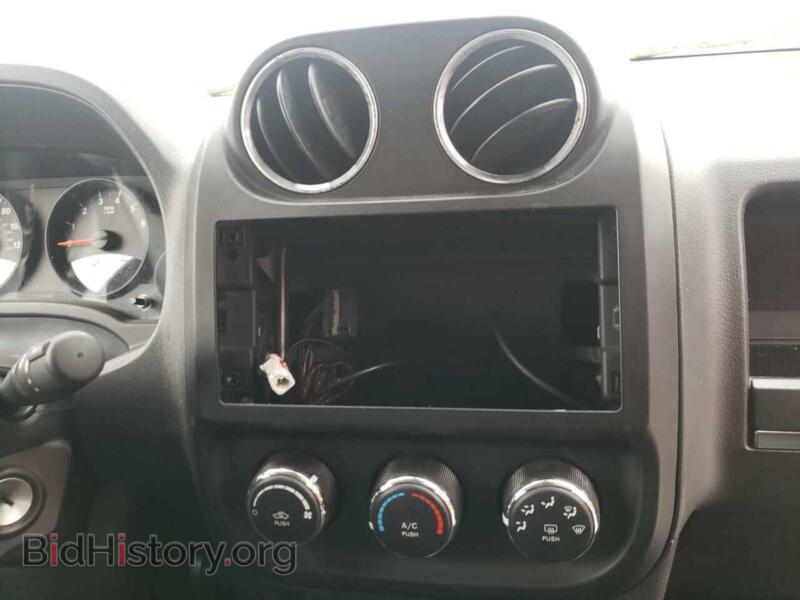2011 Jeep COMPASS (VIN 1J4NT1FA5BD150937) — photo 9 of 10