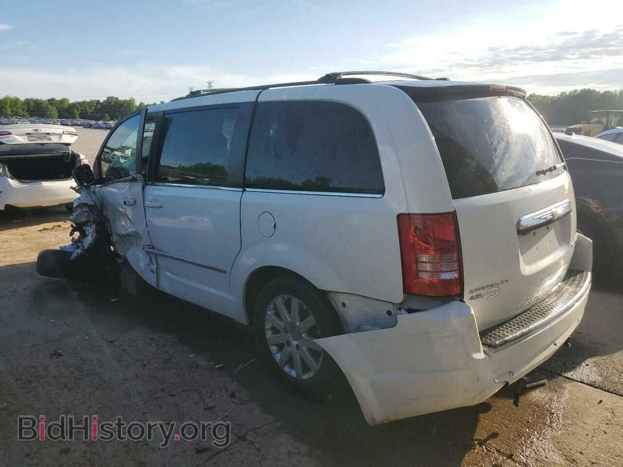 2010 CHRYSLER MINIVAN - VIN: 2A4RR8DX4AR428870 - Фото 2