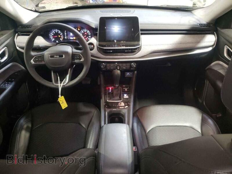 2022 Jeep COMPASS (VIN 3C4NJDBBXNT128684) — photo 8 of 14