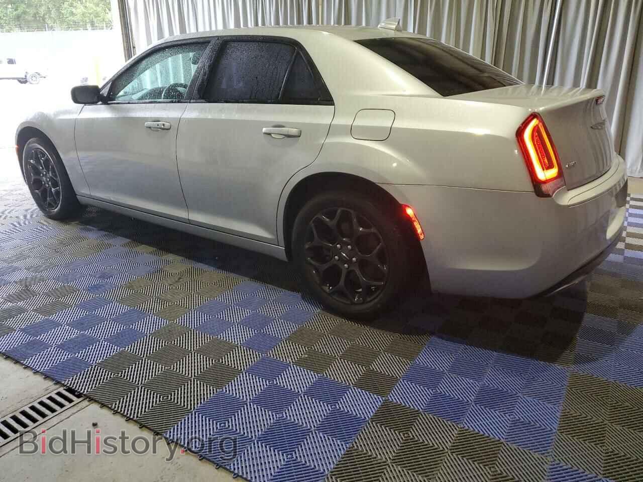 2019 CHRYSLER 300 - VIN: 2C3CCARG8KH666343 - Фото 2