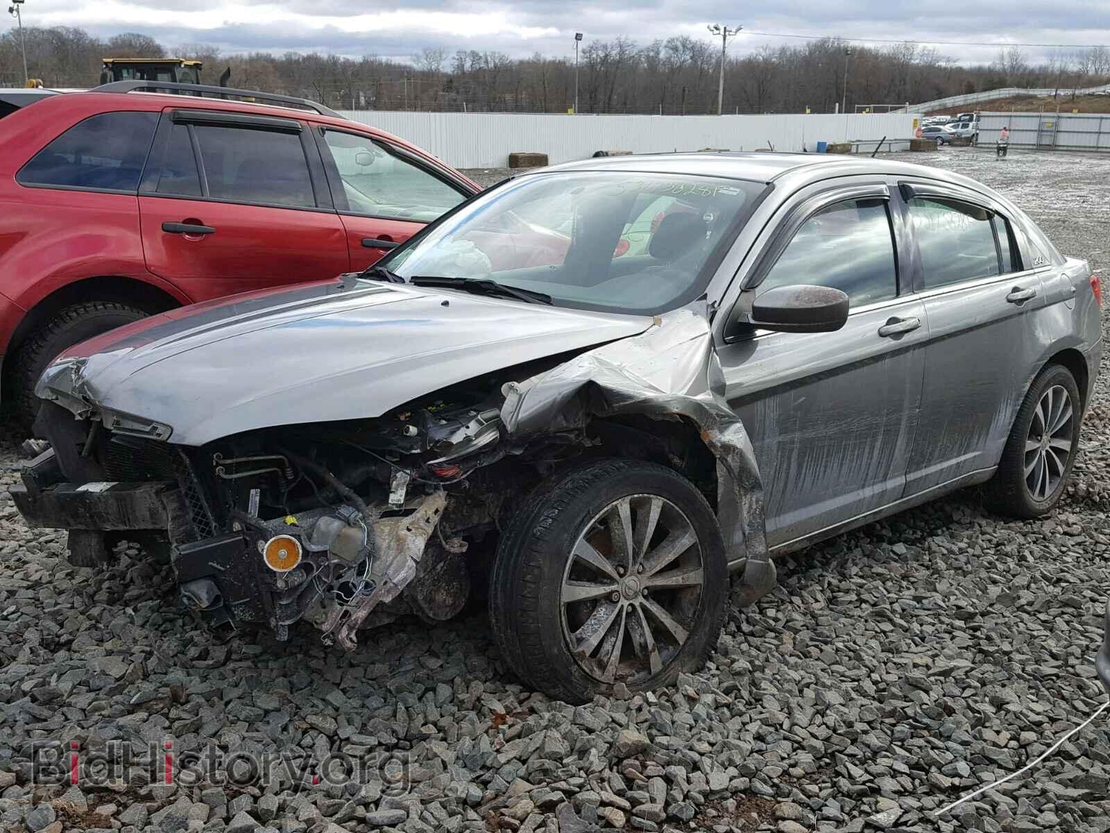 2011 CHRYSLER 200 - VIN: 1C3BC8FG2BN577643 - Photo 2