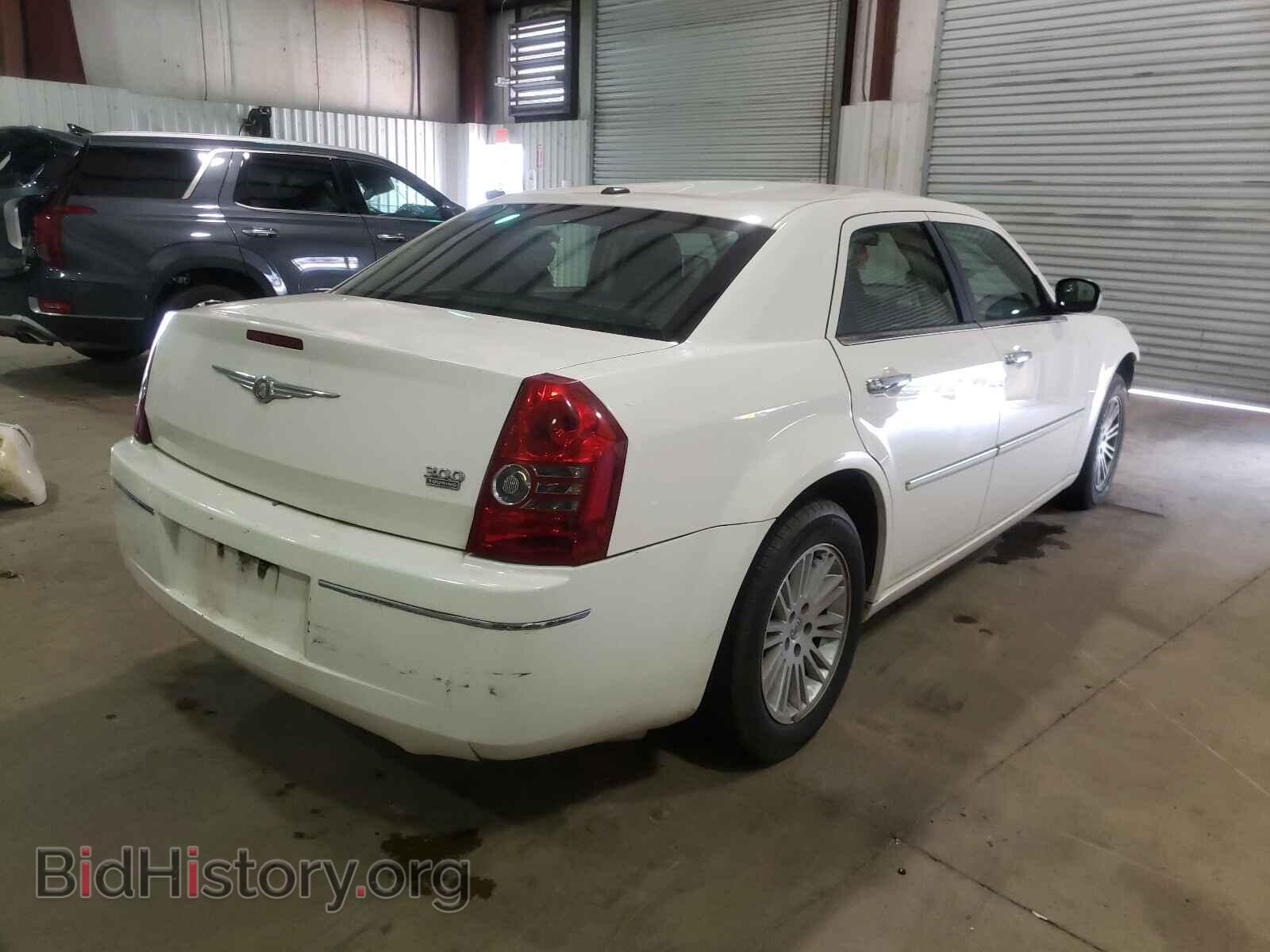 2010 CHRYSLER 300 - VIN: 2C3CA5CV8AH225637 - Фото 4