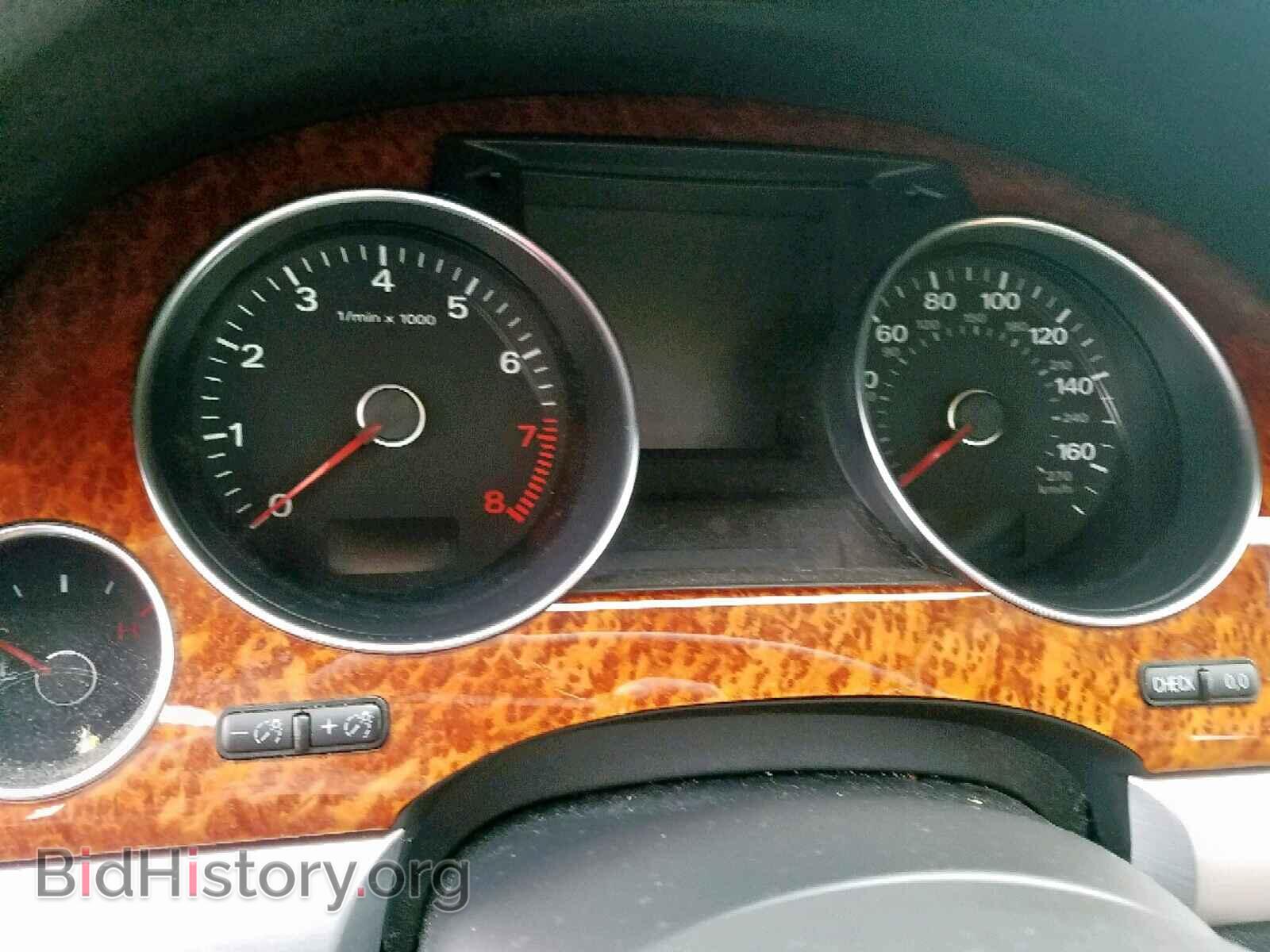 2010 AUDI A8 - VIN: WAURVAFAXAN006372 - Фото 8